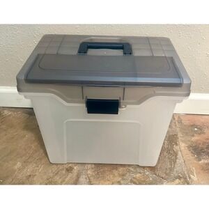 Plastic filing box with handle